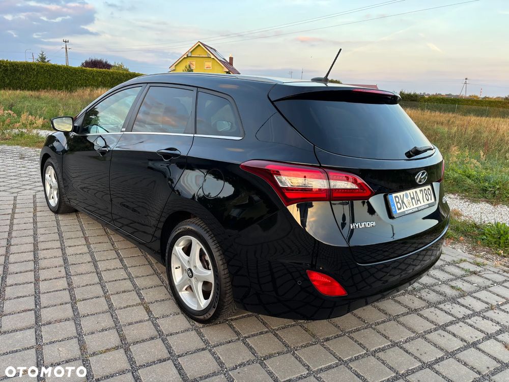 Hyundai i30 blue 1.6 CRDi Passion - 15