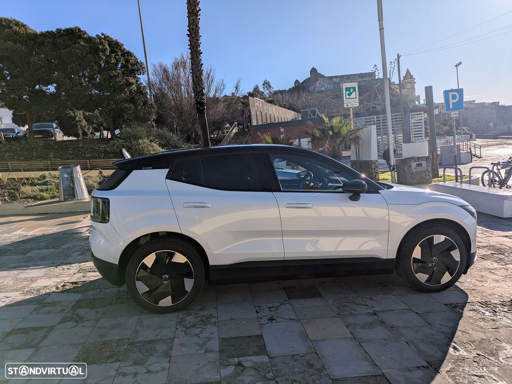 Volvo EX30 Single Motor Extended Range RWD Ultra - 4