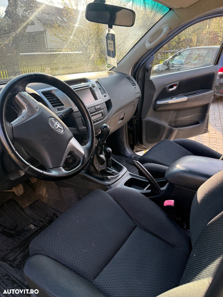 Toyota Hilux - 11