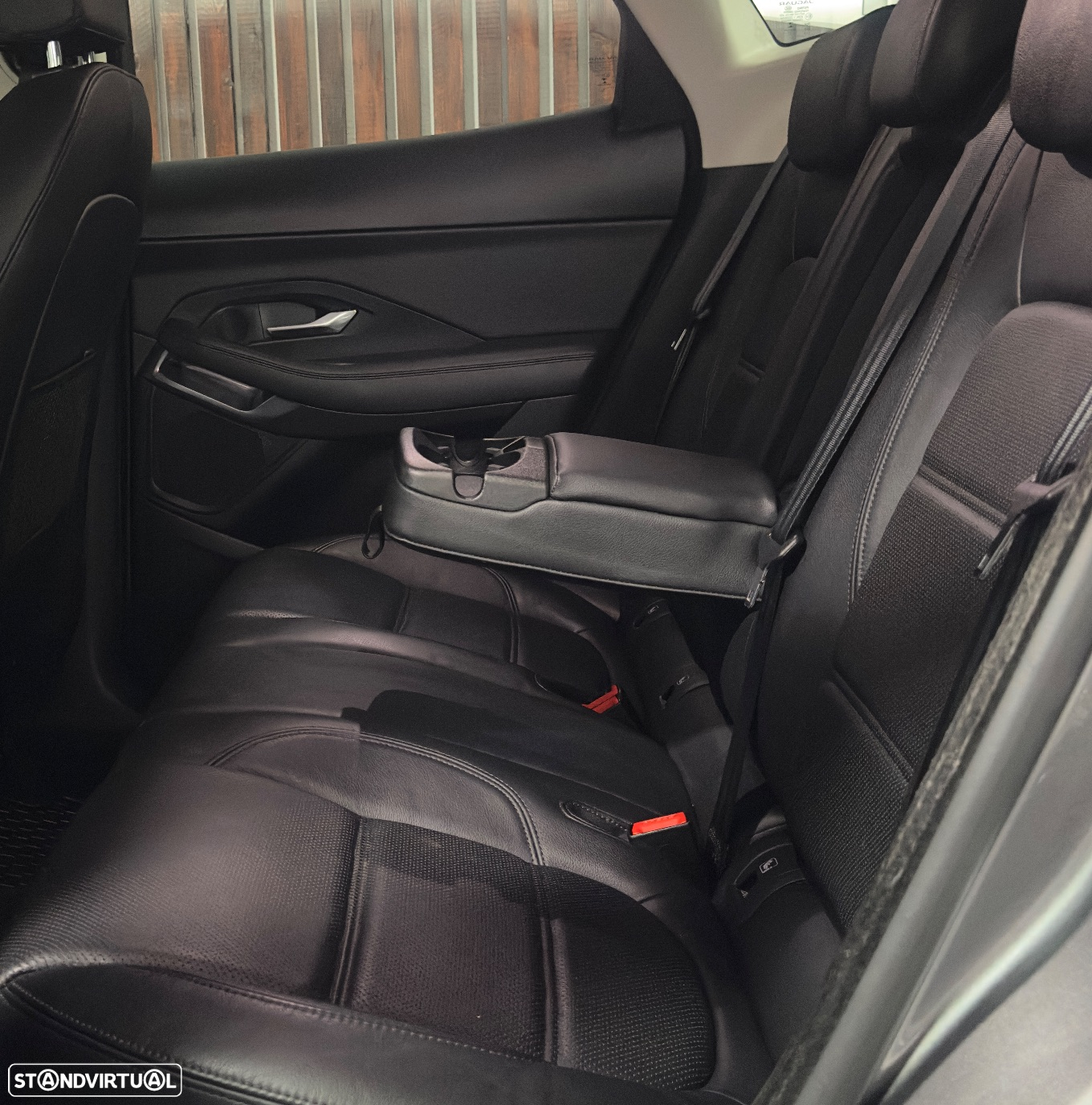 Jaguar E-Pace 2.0 i4D R-Dynamic S - 6
