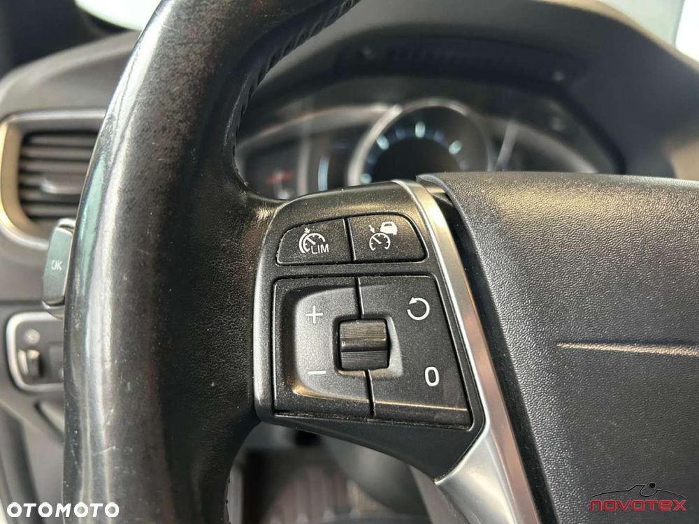 Volvo V60 D4 Geartronic Summum - 14