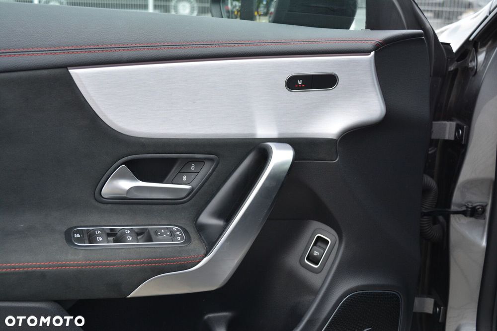 Mercedes-Benz CLA - 12