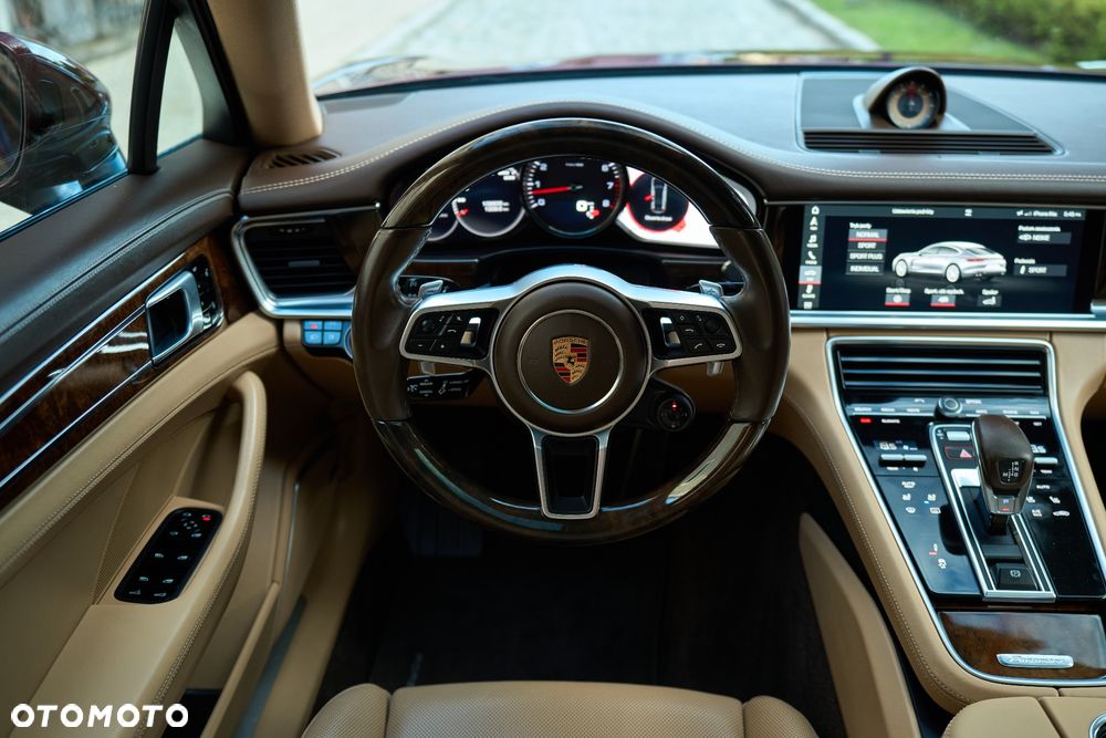 Porsche Panamera 4S - 31