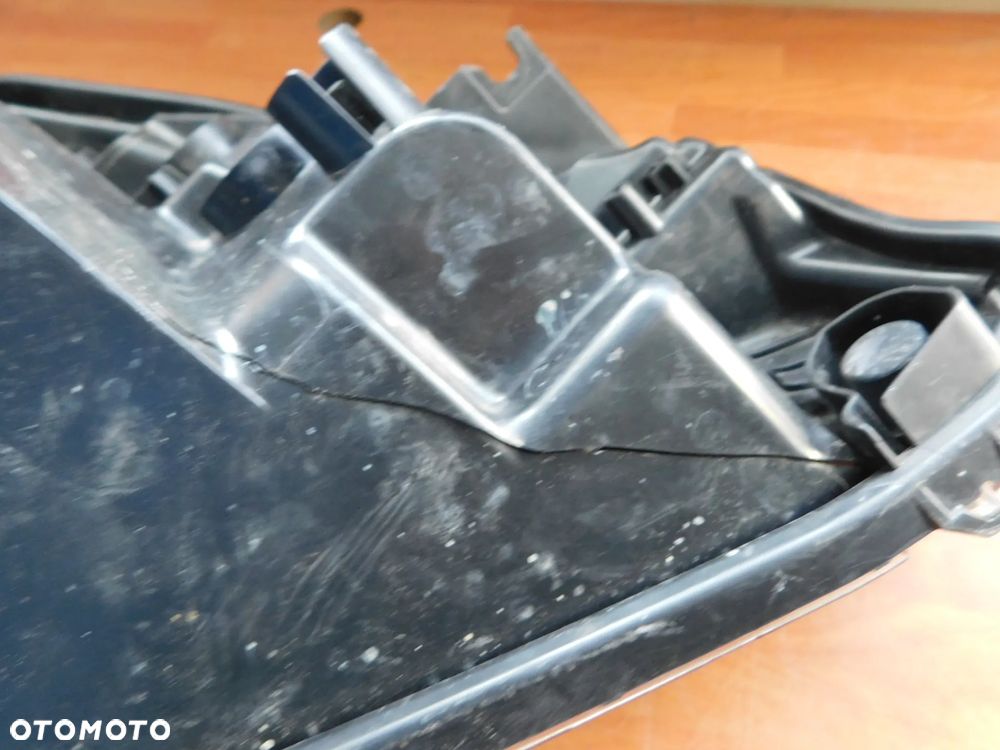 lampa lewa przód TOYOTA YARIS III LIFT FL  EUROPA - 9
