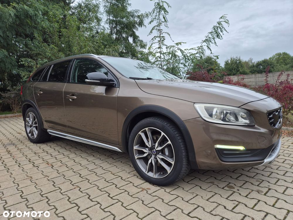 Volvo V60 Cross Country D4 AWD Geartronic Momentum - 4