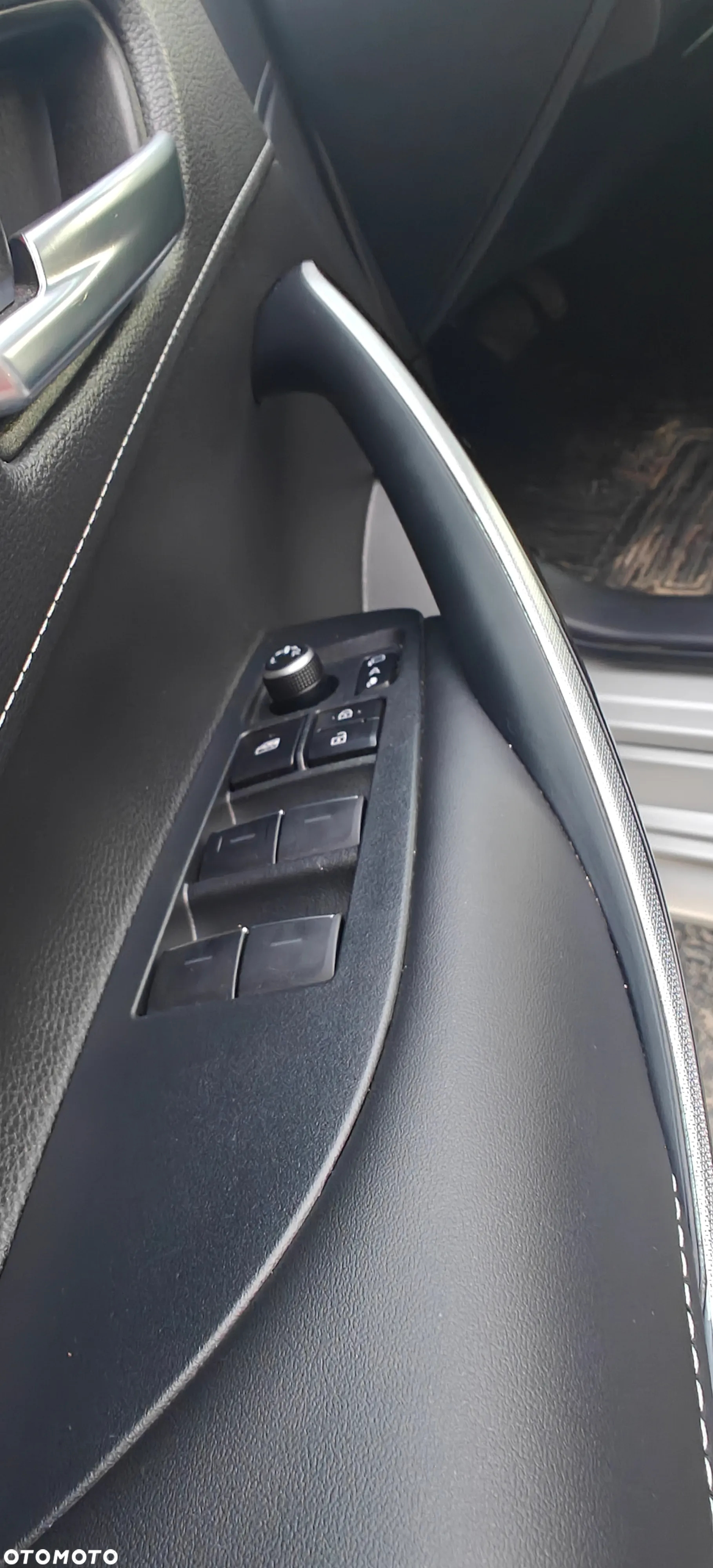 Toyota Corolla 2.0 Hybrid Executive - 11