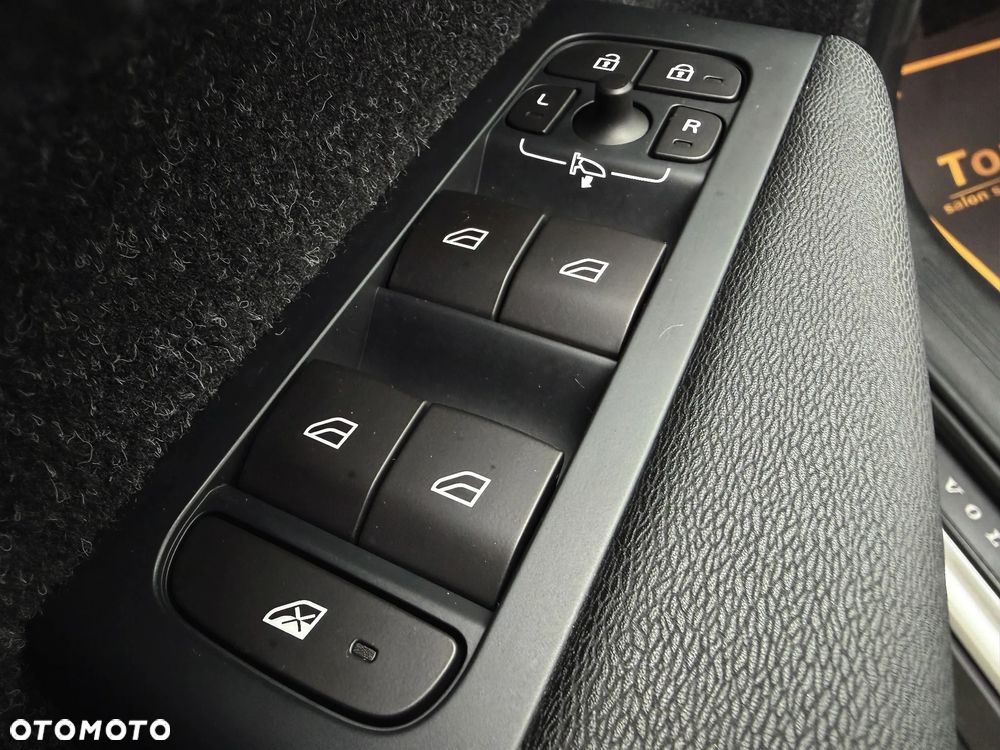 Volvo XC 40 D4 SCR AWD Momentum - 23