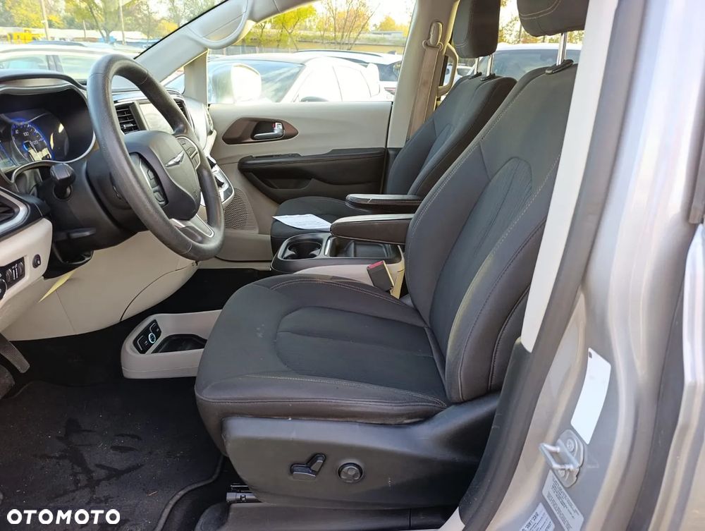 Chrysler Pacifica - 7
