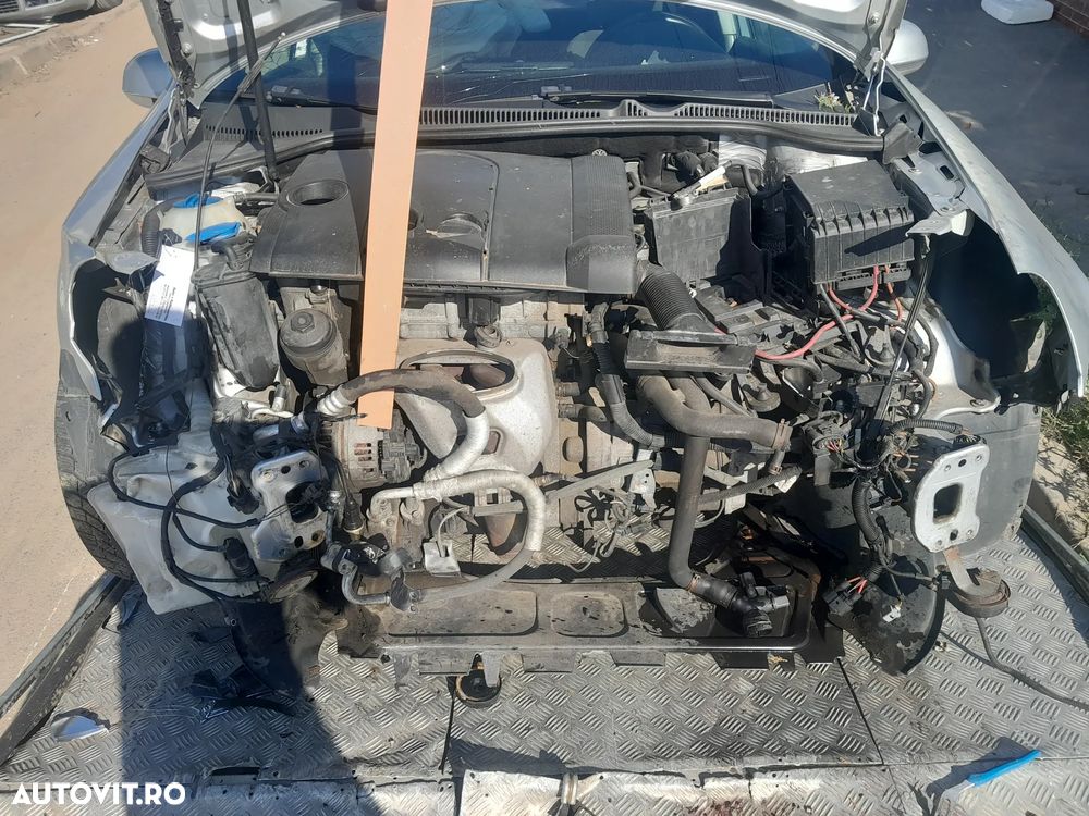 Dezmembrez Golf 5 1.6fsi 85kw cod motor Grau - 2