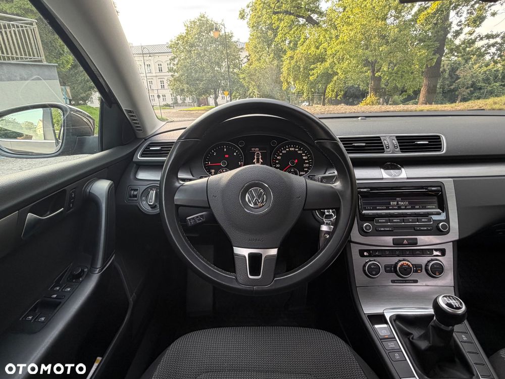 Volkswagen Passat 2.0 TDI BlueMotion Technology Exclusive - 13