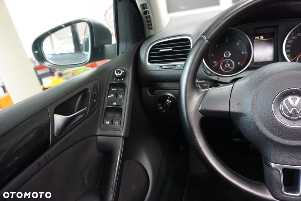 Volkswagen Golf 1.6 TDI DPF DSG Comfortline - 23