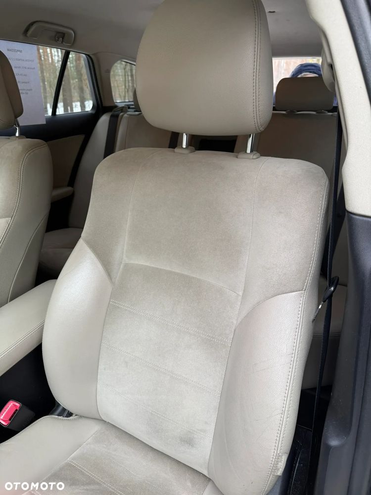 Toyota Avensis 2.2 D-4D Premium - 12