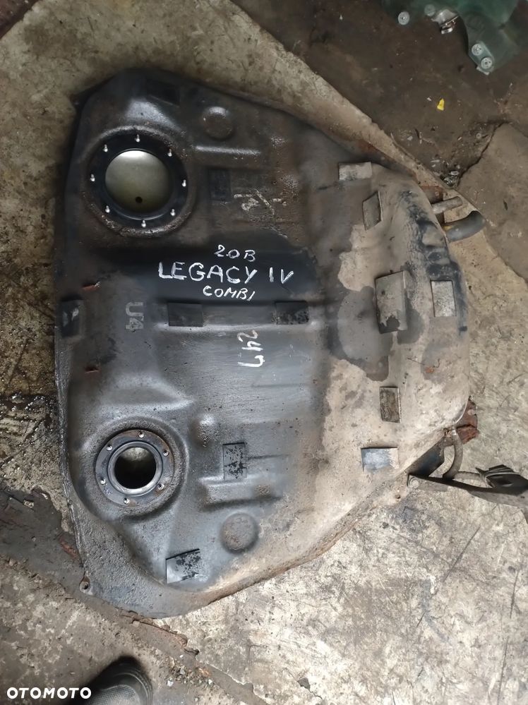 Subaru LEGACY IV combi 2,0b bak zbiornik paliwa - 1