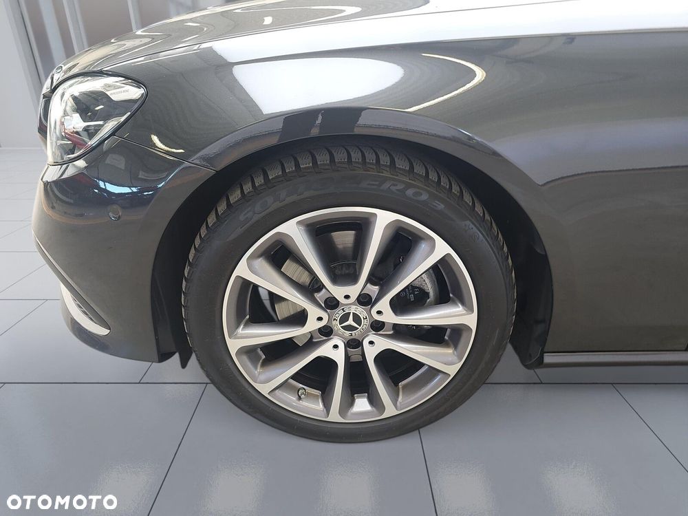 Mercedes-Benz Klasa E 220 d 4-Matic - 33