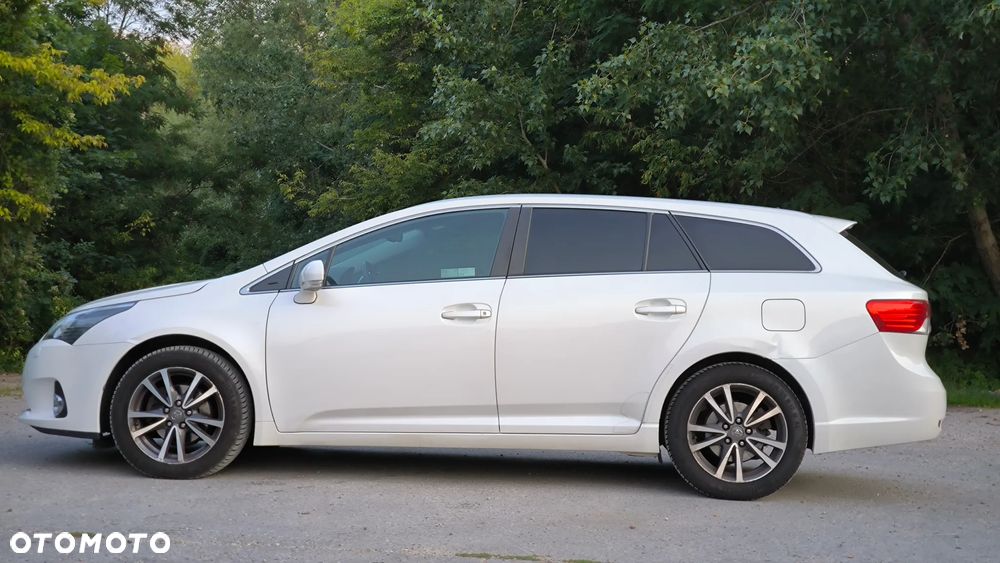 Toyota Avensis 2.0 D-4D Premium - 8