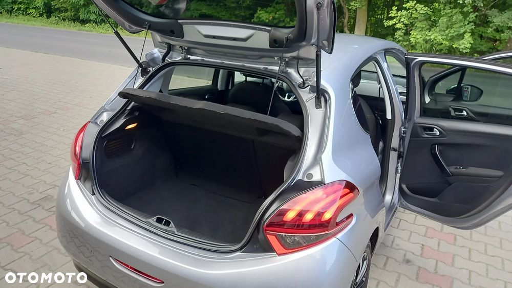 Peugeot 208 1.2 PureTech GPF Allure S&S EAT6 - 17
