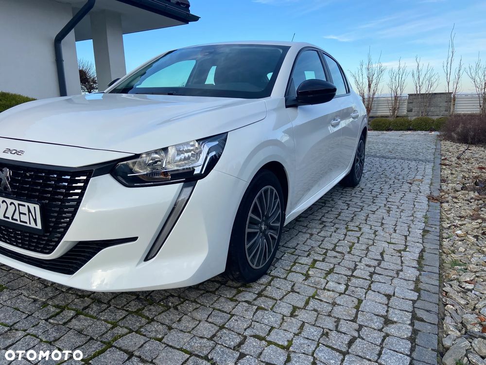 Peugeot 208 - 8
