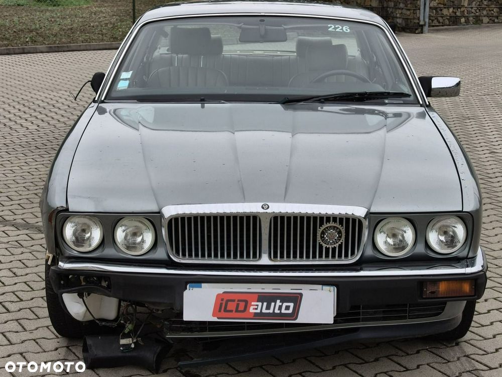 Jaguar XJ