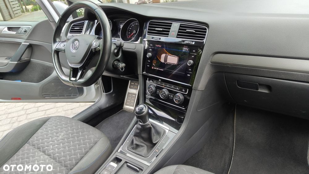 Volkswagen Golf - 6