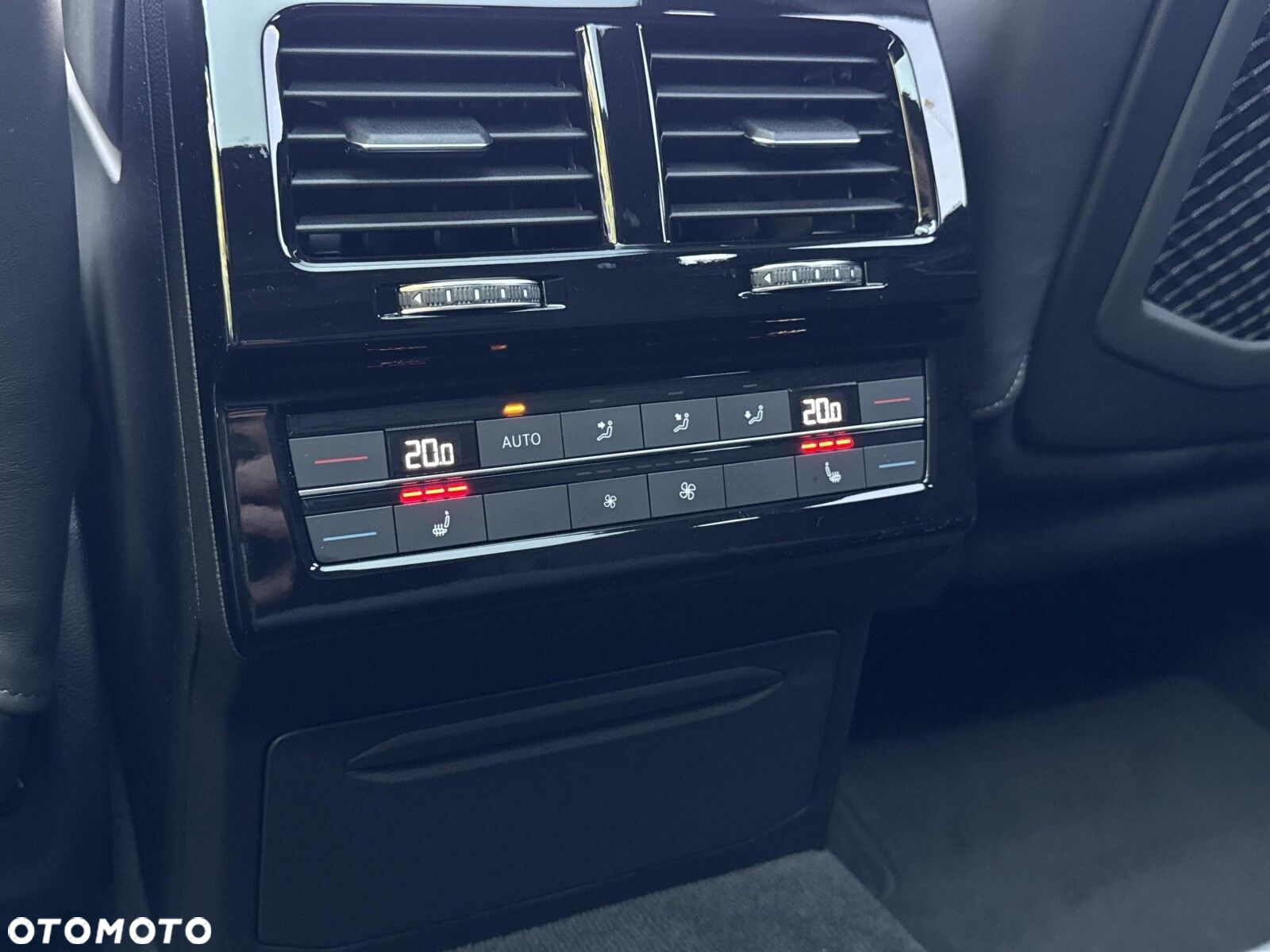 Volkswagen Touareg - 34
