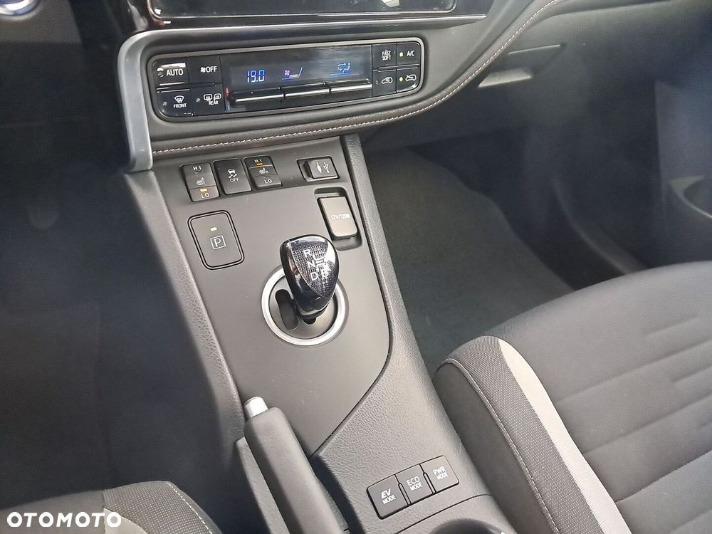 Toyota Auris Hybrid 135 Premium - 26