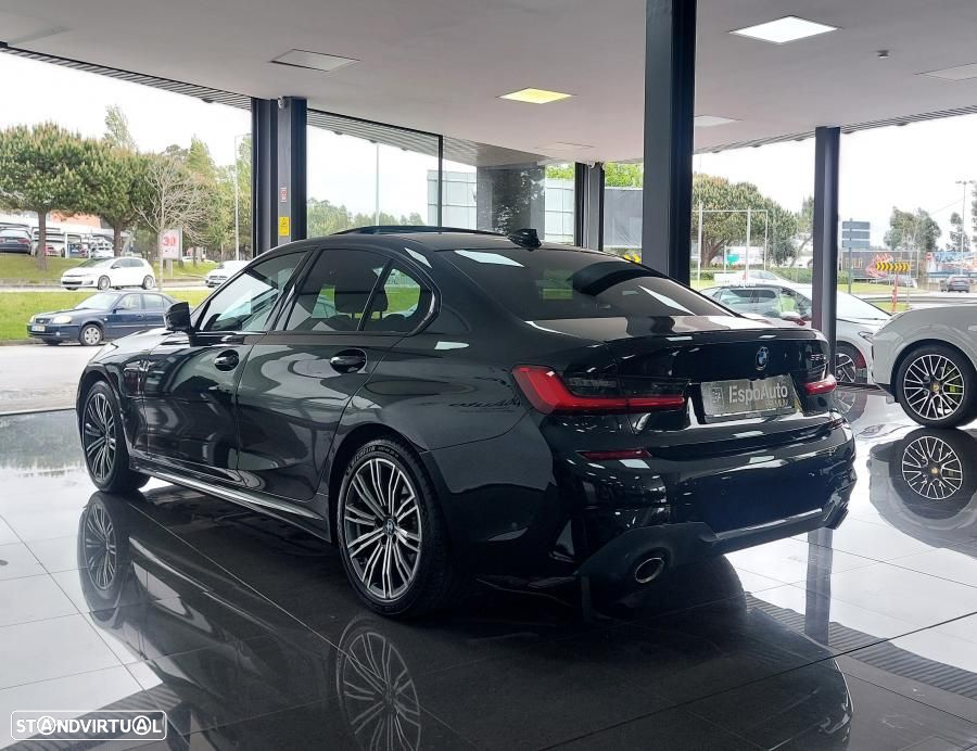 BMW 330 e Pack 50 anos M Auto - 3