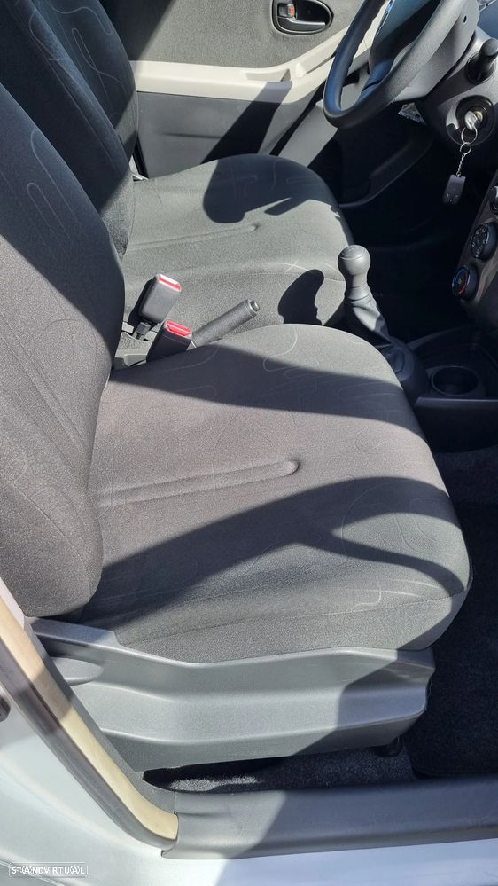 Toyota Yaris 1.0 VVT-i AC Manual+VSC - 9