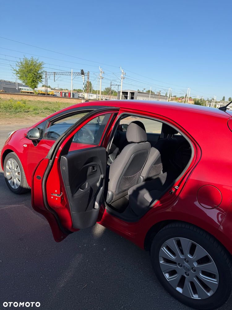 Kia Rio 1.4 M - 10
