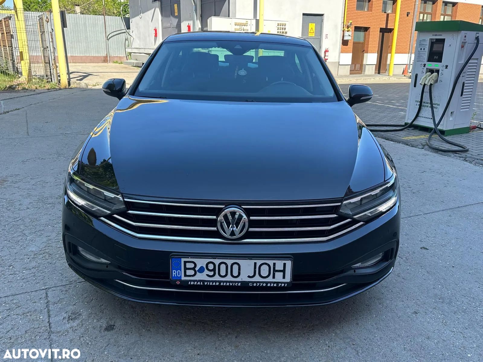 Volkswagen Passat - 1