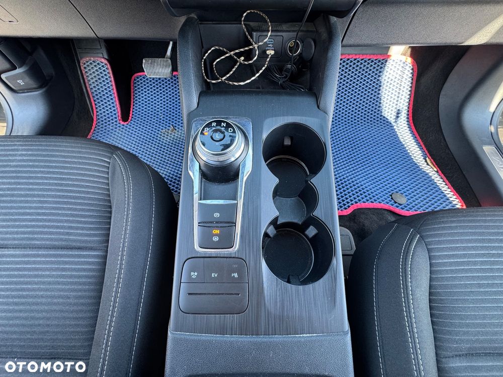 Ford Kuga - 28