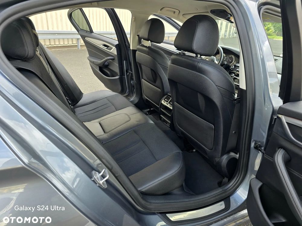 BMW Seria 5 530i xDrive Luxury Line sport - 35