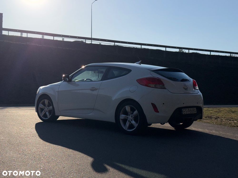 Hyundai Veloster 1.6 GDI Comfort - 17