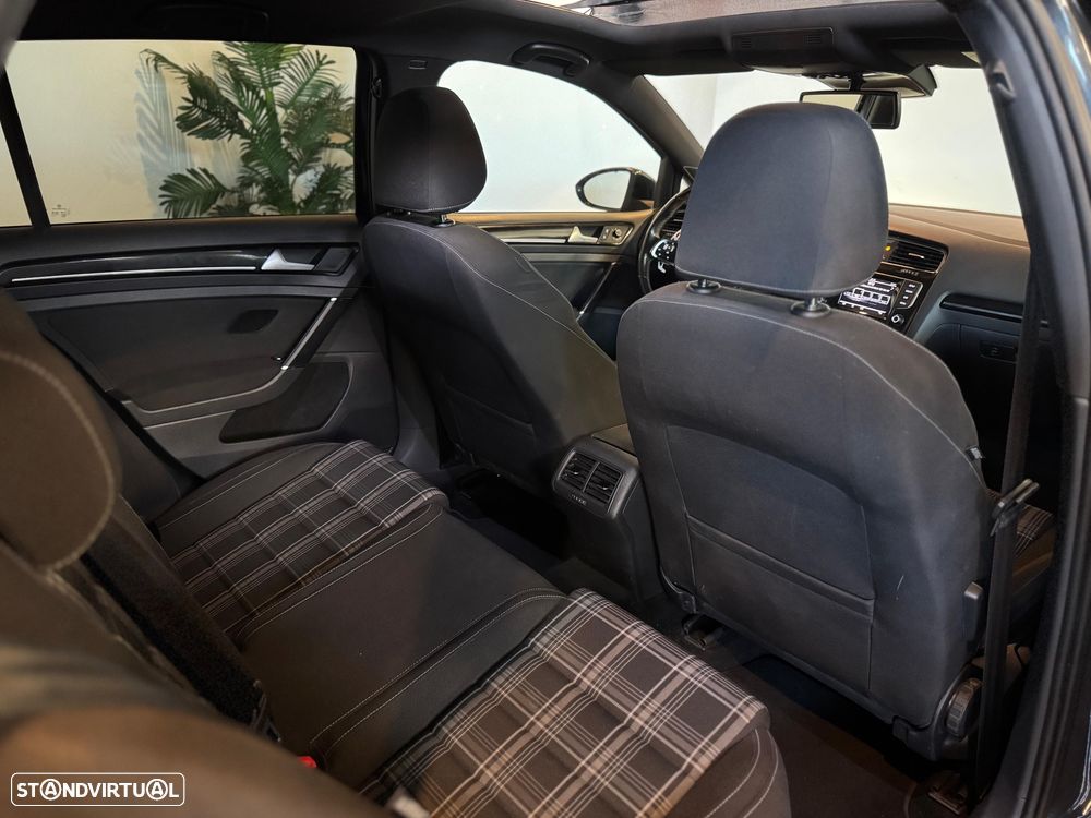 VW Golf 2.0 TDI GTD DSG - 34