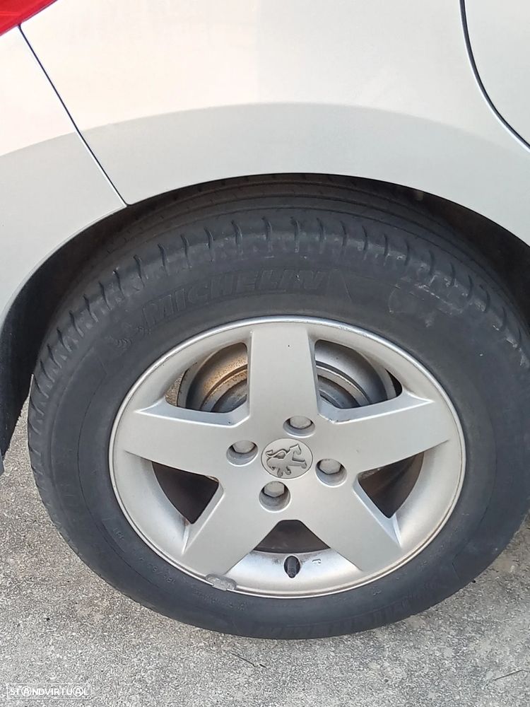 Peugeot 207 1.4 16V Sport - 12