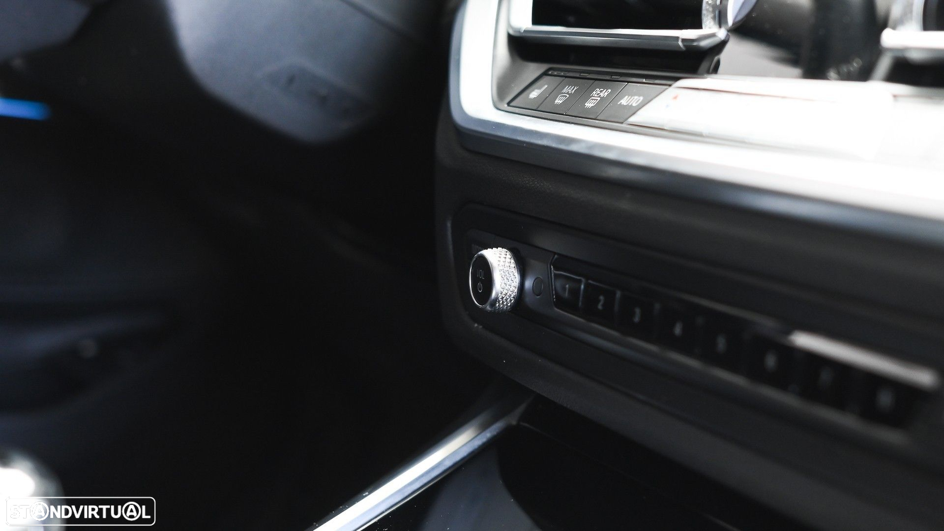 BMW 330 e Touring Line Sport Auto - 39