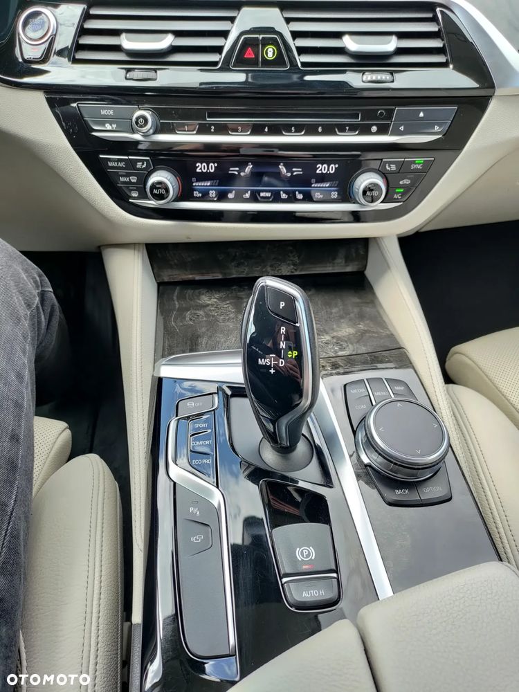 BMW Seria 5 530i xDrive Luxury Line - 10