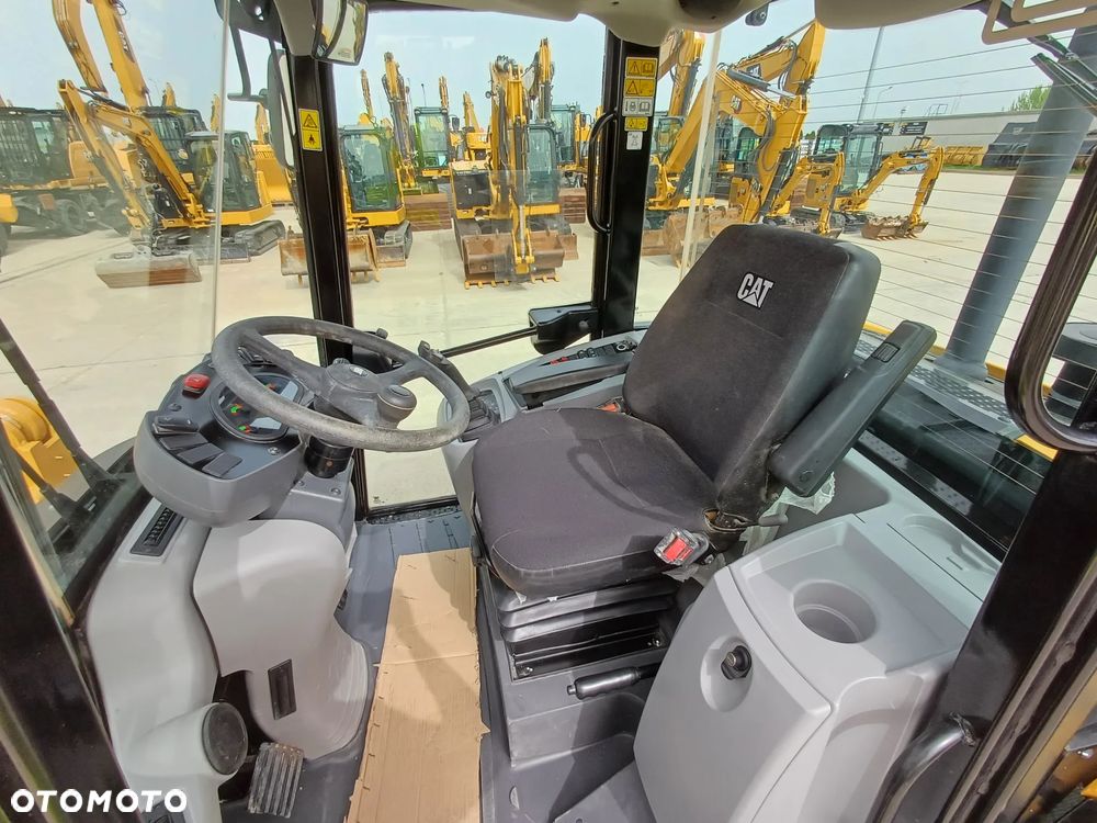 Caterpillar 906M - 10