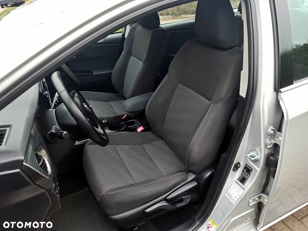 Toyota Auris 1.4 D-4D Business Edition - 19