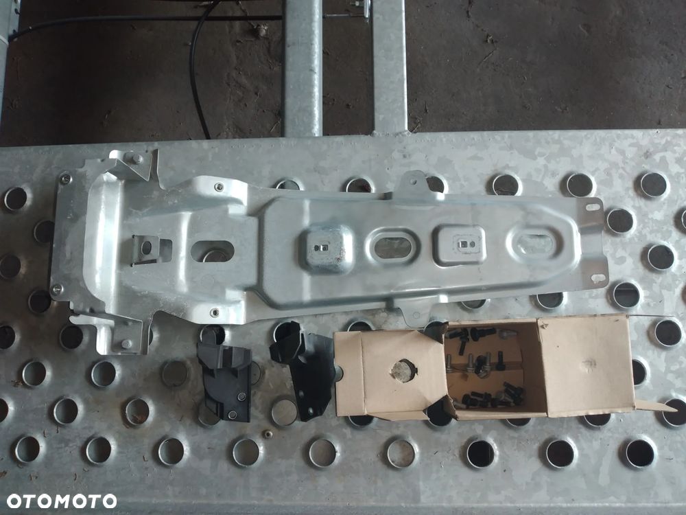 Iveco 3,0 CNG F1CE0441A osprzęt silnika 2013r, kabina szkielet ,  wał napędowy pół resory poduszki , koła z ładnymi oponami , sterowniki silnika i inne części - 26