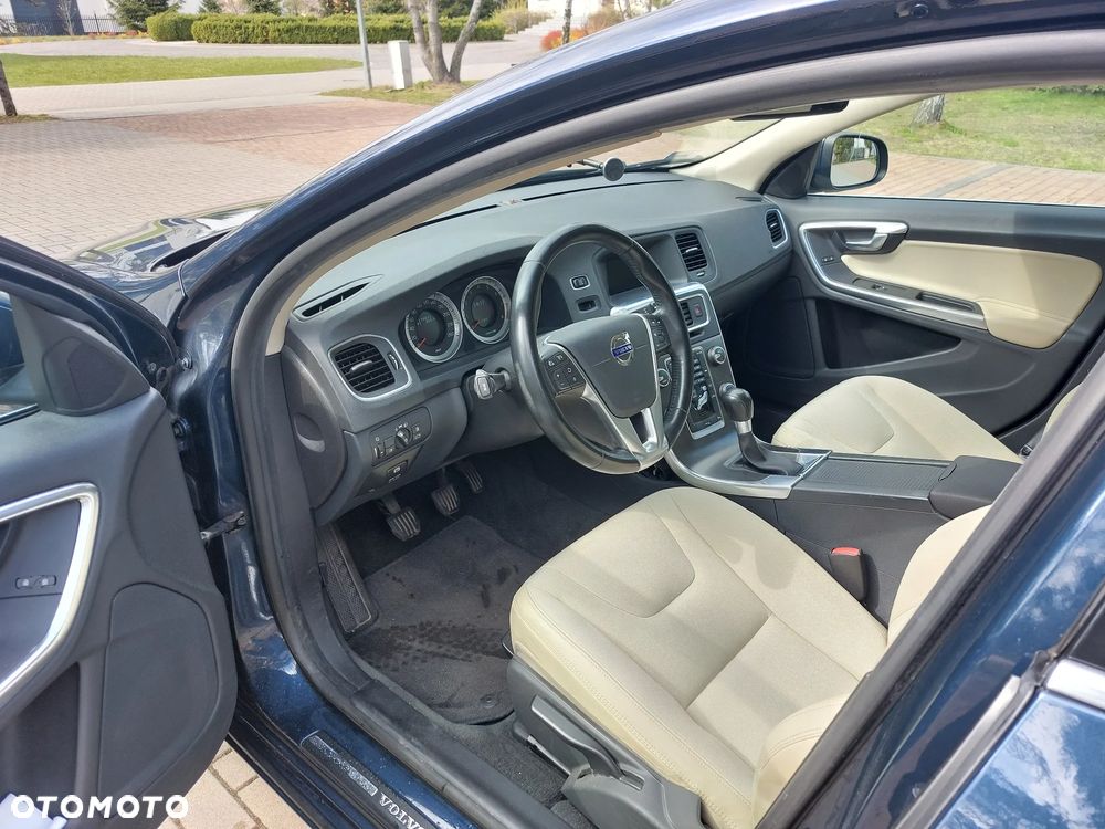 Volvo V60 T3 Momentum - 6