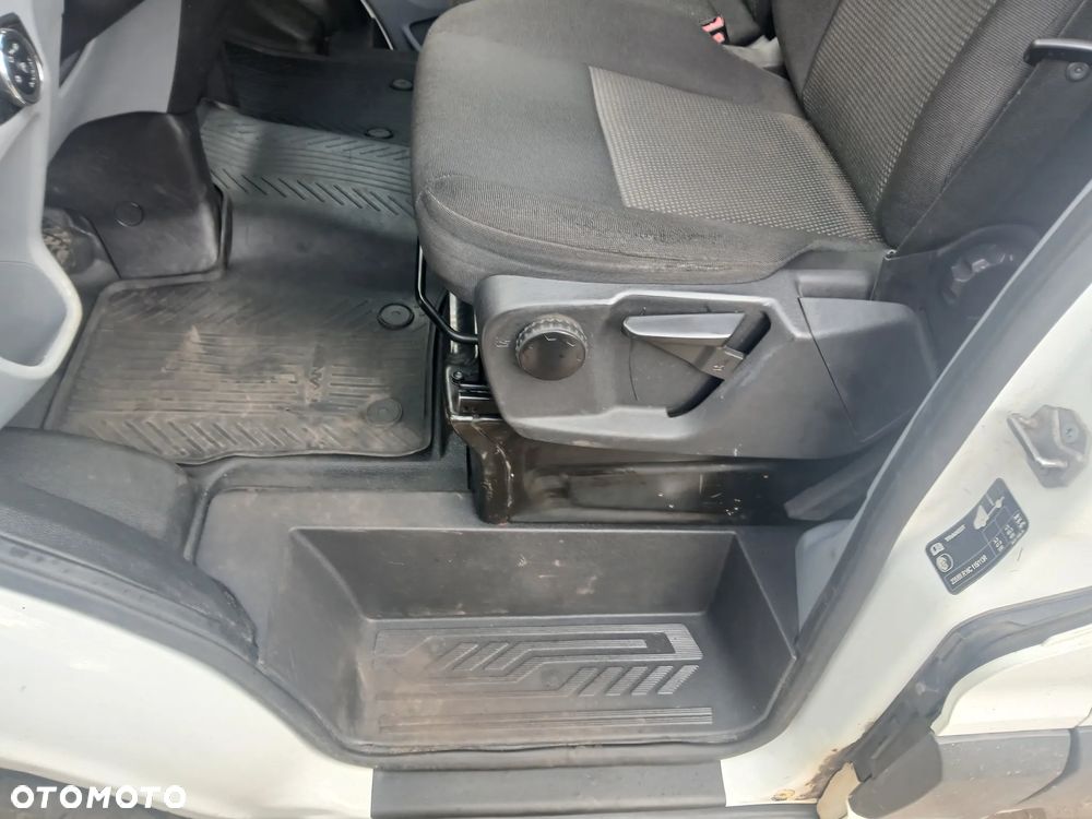 Ford Transit - 12