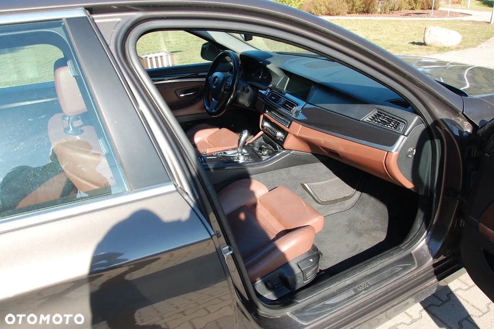 BMW Seria 5 525d - 11