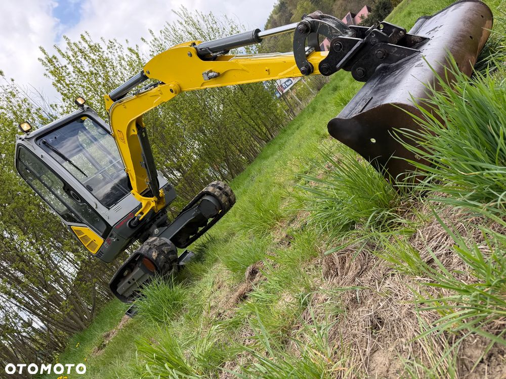 Wacker Neuson ET24 Koparka Gąsienicowa 2,6 tony. z VDS. 2021rok- 2300 Mtg Poziomowanie VDS silnik Yanmar. Maszyna Pochodzi z Norweskiej szkółki roślinnej. 2x drzwi ORYGINAŁ. Jak Nowa z salonu zero luzów i wycieków. Aktualna DEKRA. 2x oryginalna Łyżka. Szybka wolna jazda. Dodatkowe Linie Hydrauliczne na młot i wiertnice. Zaczep kulka na lemieszu. OKAZJA - 30