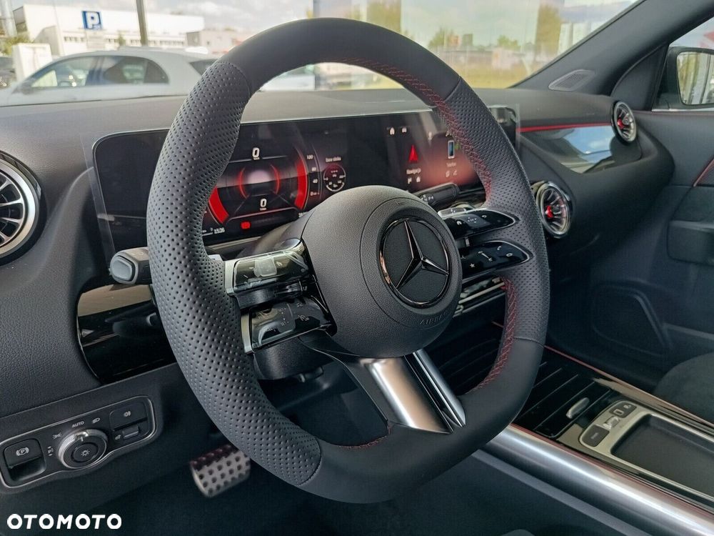 Mercedes-Benz GLA - 16