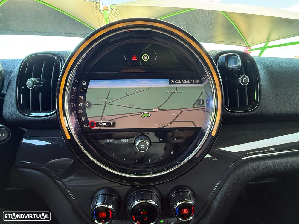 MINI Countryman Cooper D Premium Essential Auto - 34