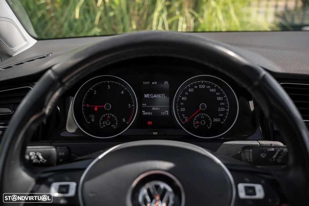 VW Golf 1.6 TDi Highline - 11