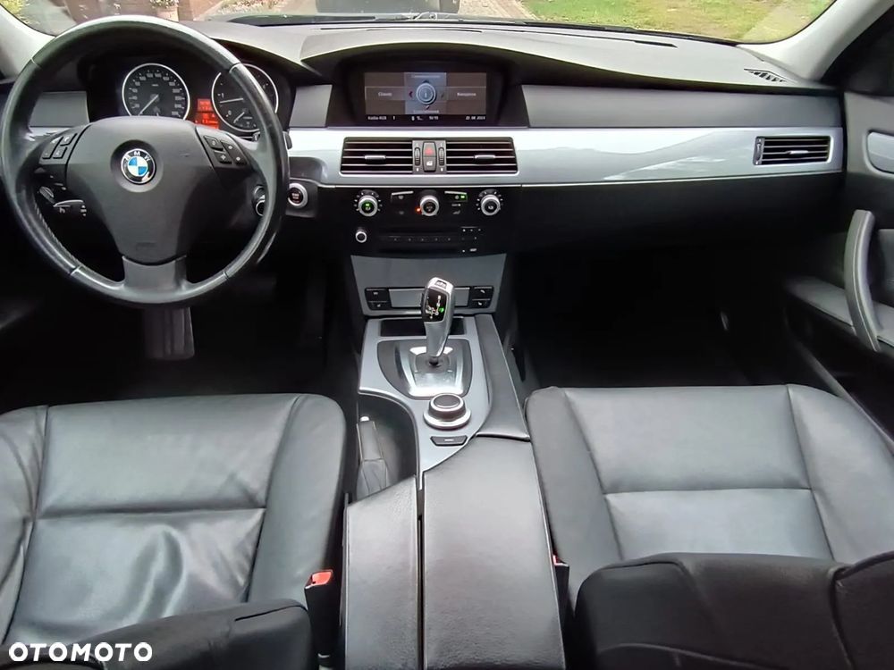 BMW Seria 5 525d Touring - 9