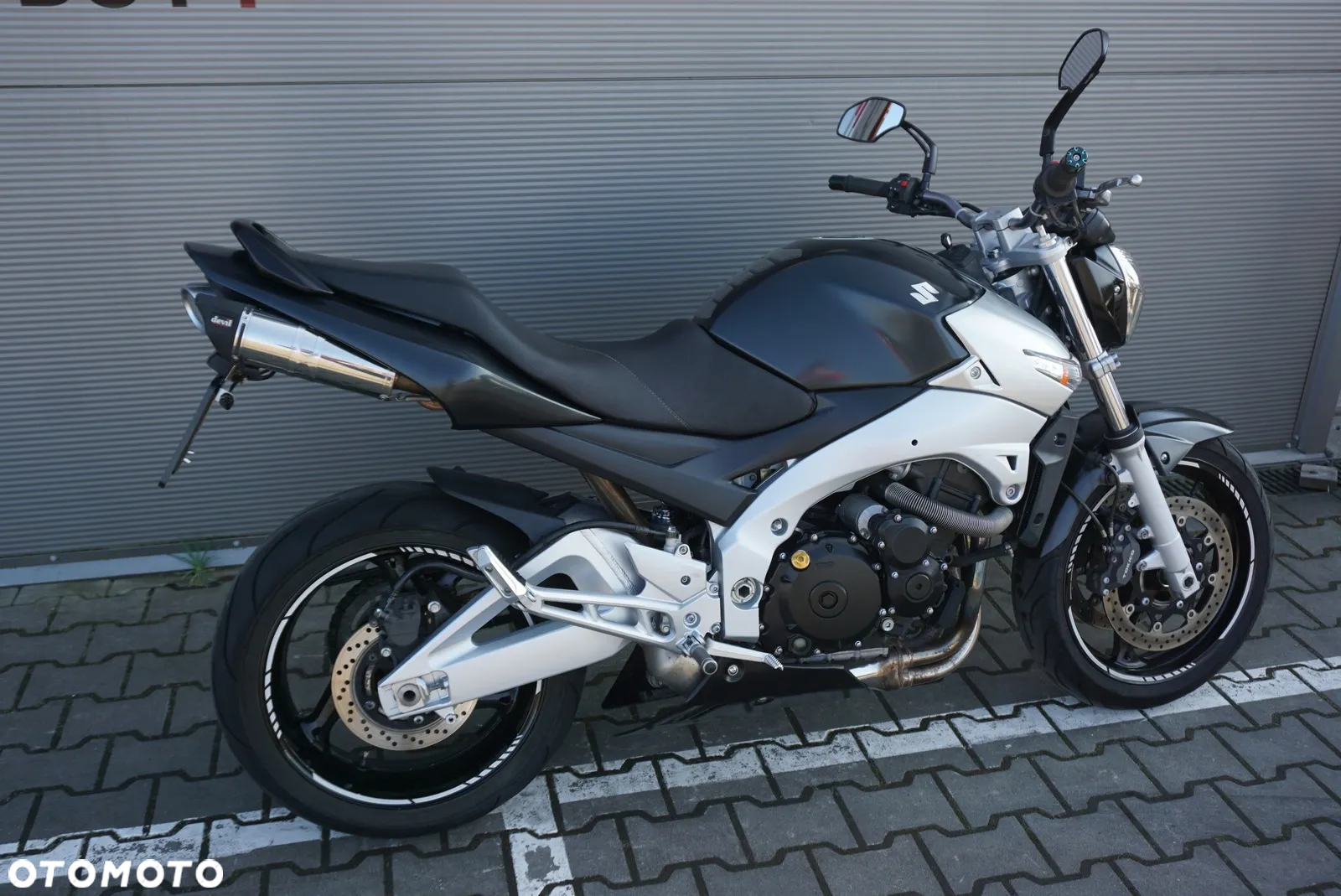 Suzuki GSR - 3