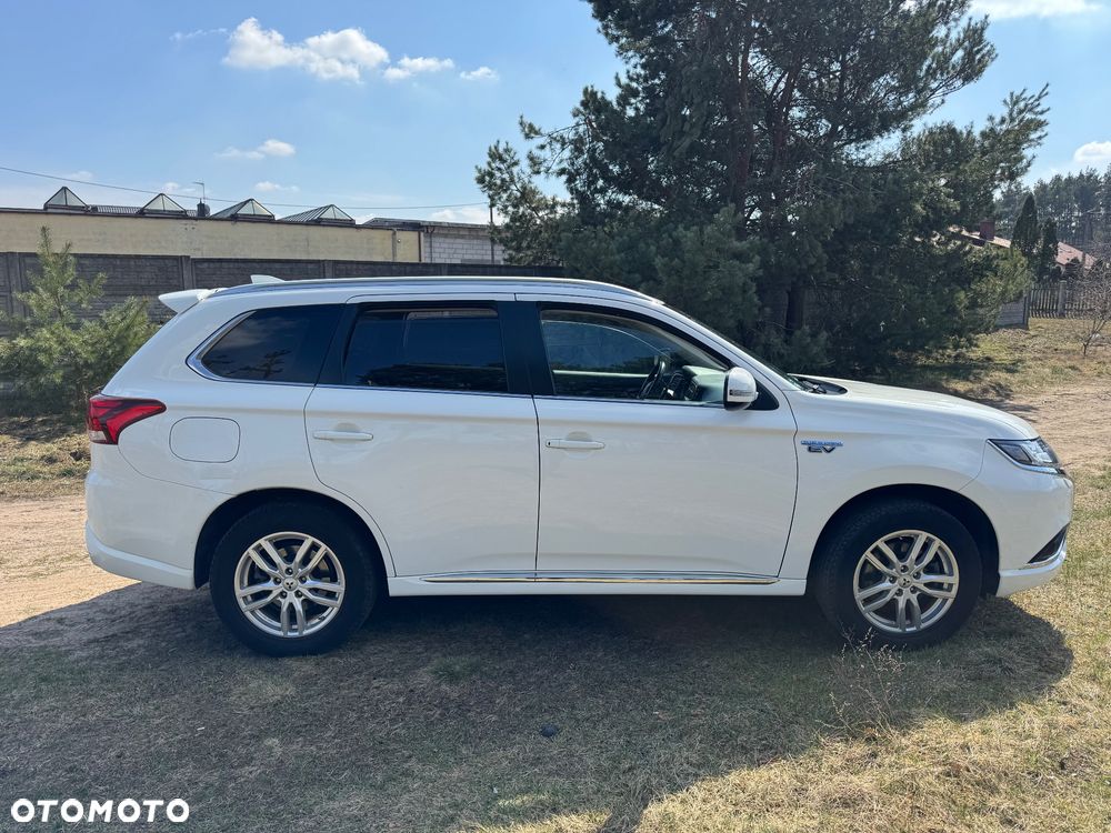 Mitsubishi Outlander 2.4 4WD - 4