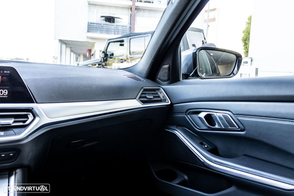 BMW 330 e Pack Desportivo M Pro Auto - 17